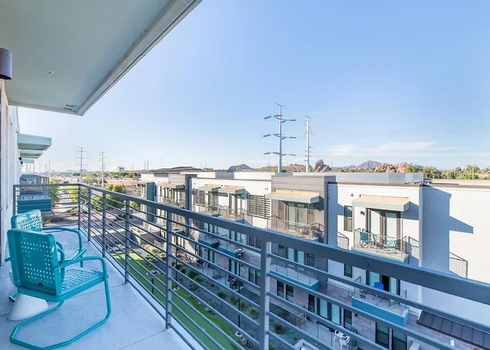 Modern Town Waterfront Cozysuites In Paradise