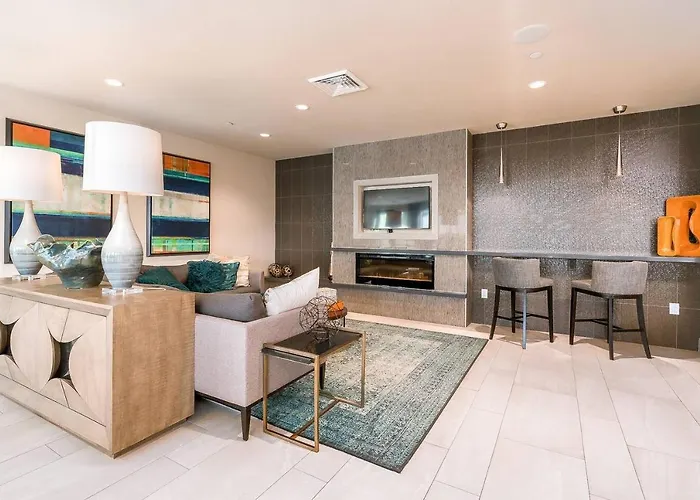 Modern Town Waterfront Cozysuites In Paradise
