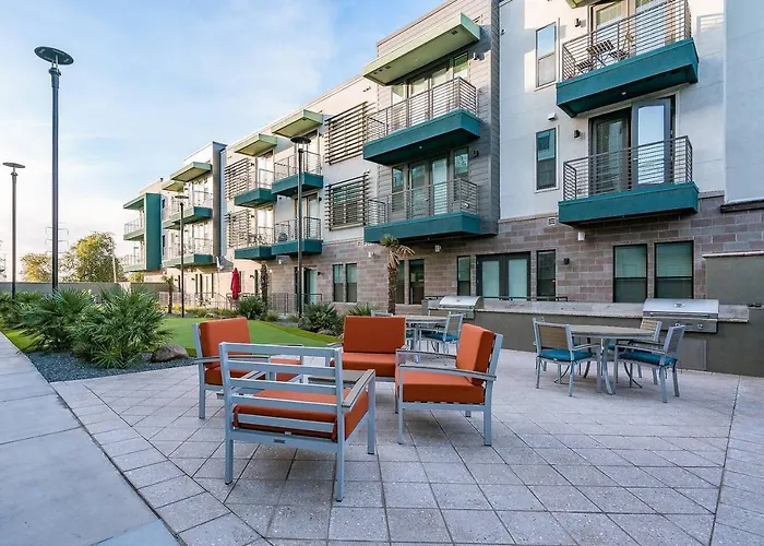 Modern Town Waterfront Cozysuites In Paradise Apartment *