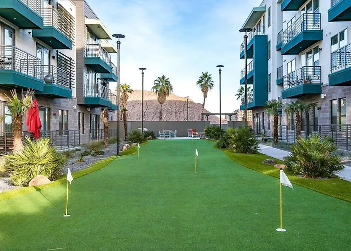 Modern Town Waterfront Cozysuites In Paradise