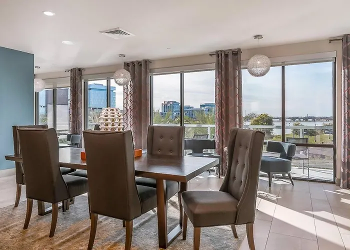 Modern Town Waterfront Cozysuites In Paradise *